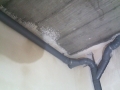 Лежак канализации под потолком